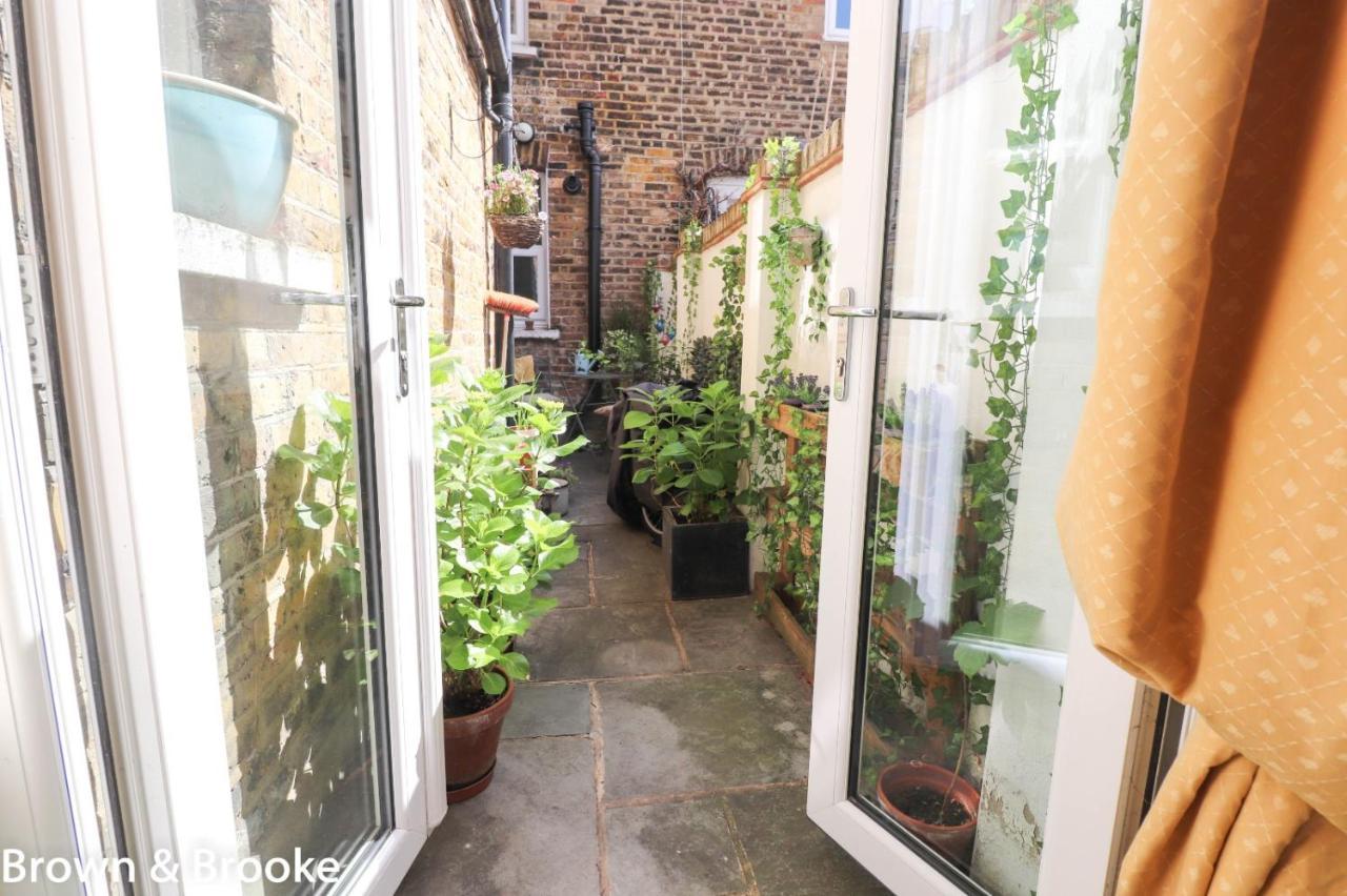 Stylish & Spacious 3 Bed Victorian House Sleeps Up To 7 - Near O2, Museums, Excel, Mazehill Station 12 Mins Direct Into London Bridge Villa Dış mekan fotoğraf